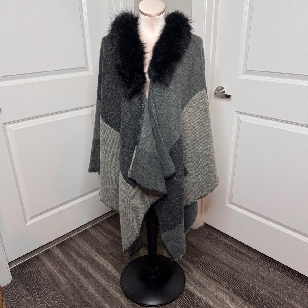 Charlie Paige Gray Plaid Patchwork Faux Fur Trim Poncho Cape Shawl Wrap